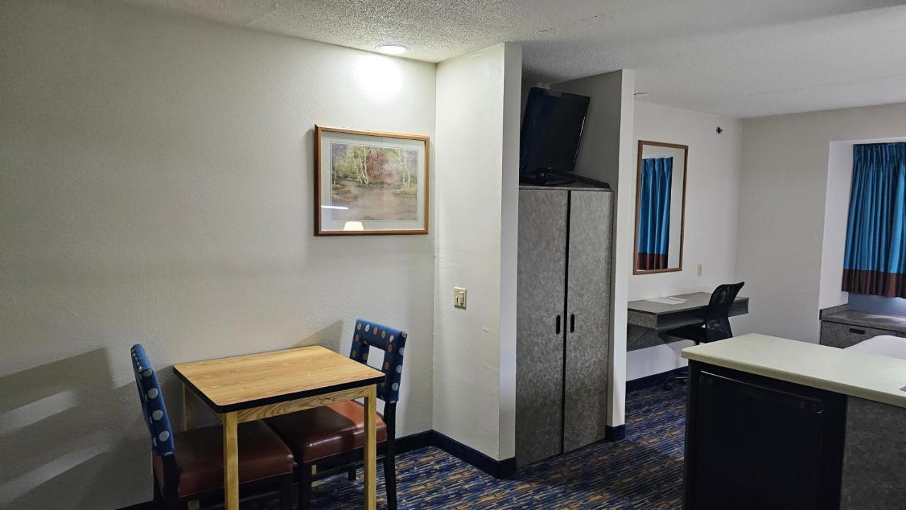 Mj Inn And Suites Marienville Eksteriør bilde
